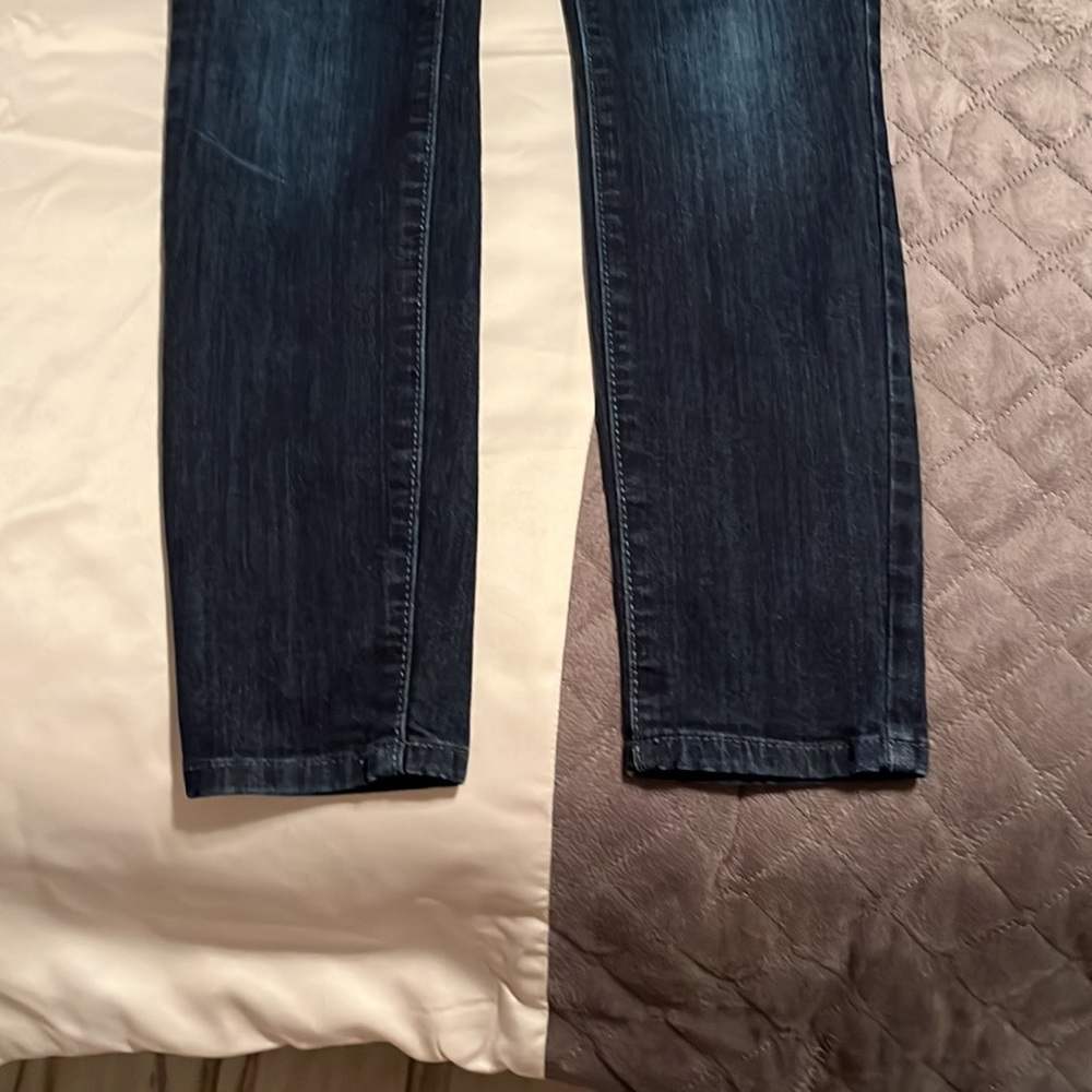 Simply Vera Wang Jeans - Great condition - size 2P Skinny / Mid Rise - Picture 3 of 4